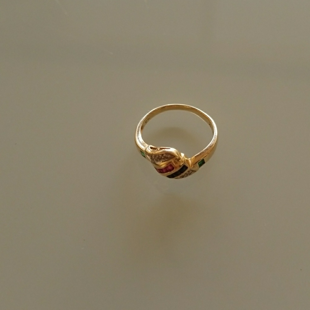 Ring with emeralds